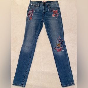 EUC Johnny Was Embroidered Leg Jeans Size 25
